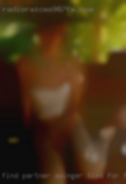 Find partner swinger tied for threesome!